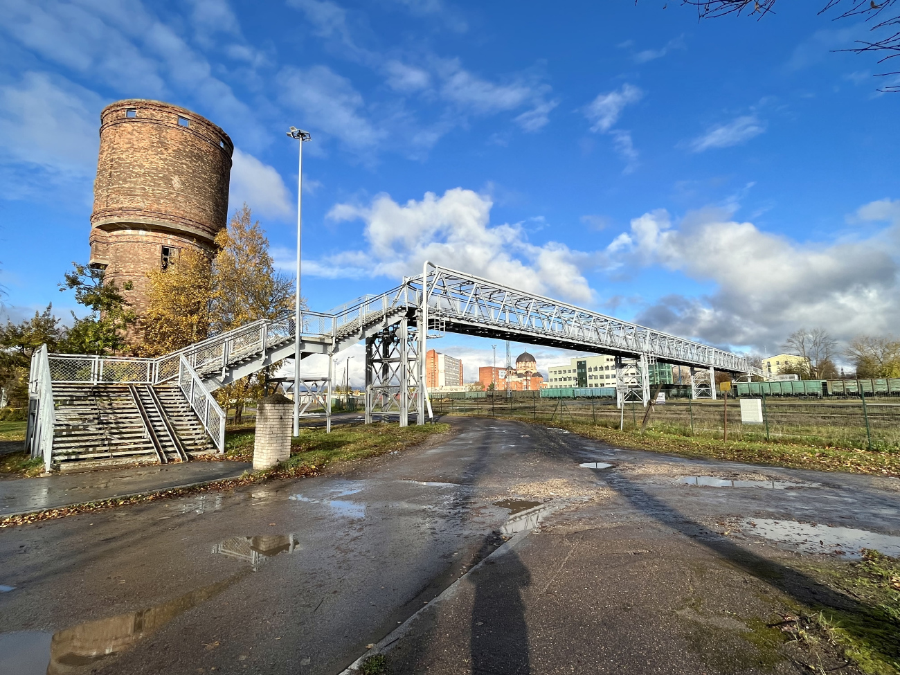 Нарва, Jalakäijate sild; Raudtee, ?
