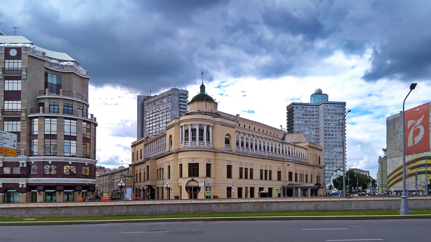 Москва, Улица Арбат, 2/1