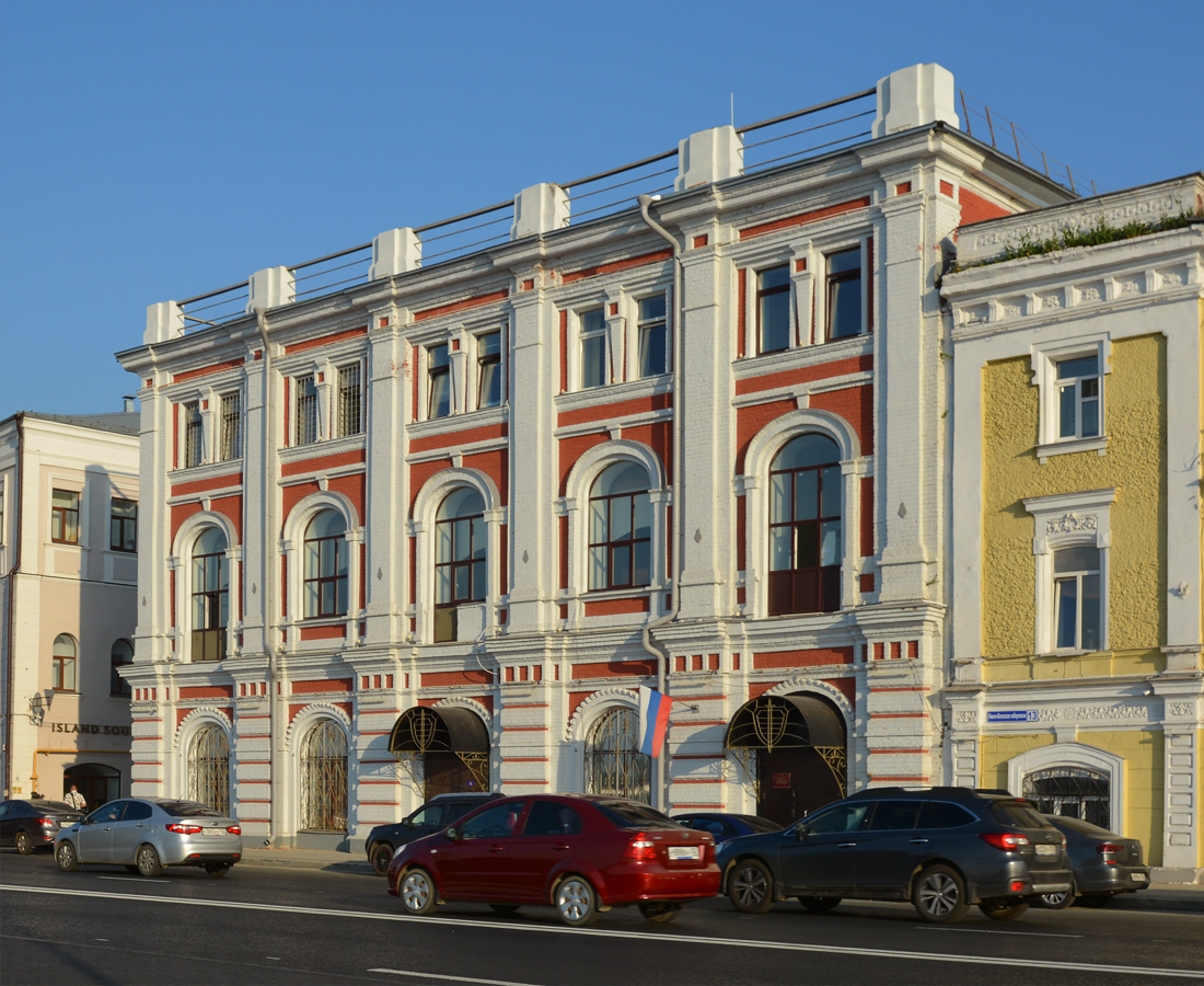 Нижний Новгород, Нижне-Волжская набережная, 12 / Переулок Вахитова, 1
