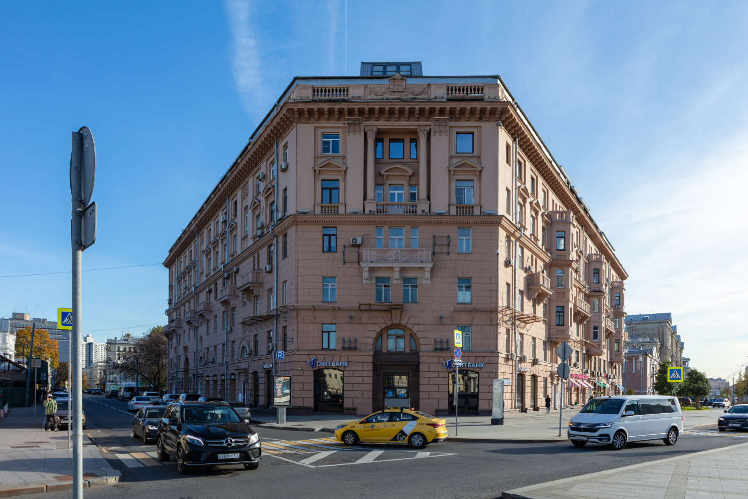 Москва, Новинский бульвар, 28 / Поварская улица, 35 стр. 1; Новинский бульвар, 28 / Поварская улица, 35 стр. 1А