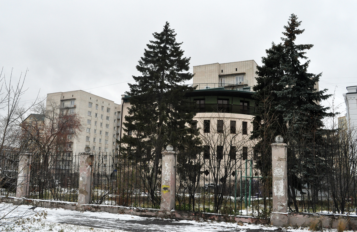 Omsk, Красногвардейская улица, 4 корп. 1; Коммунистическая улица, 18