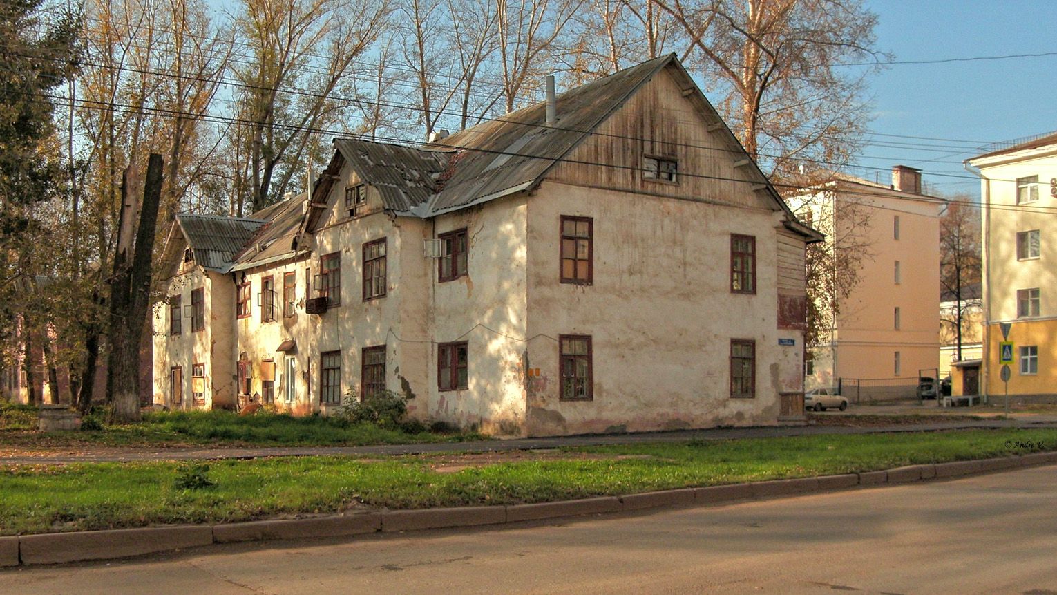 Уфа, Улица Льва Толстого, 10 / Кольцевая улица, 40