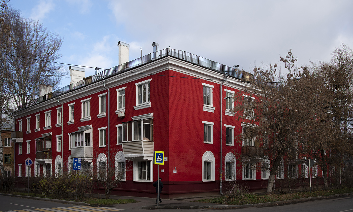 Долгопрудный, Октябрьская улица, 2 / Комсомольская улица, 8