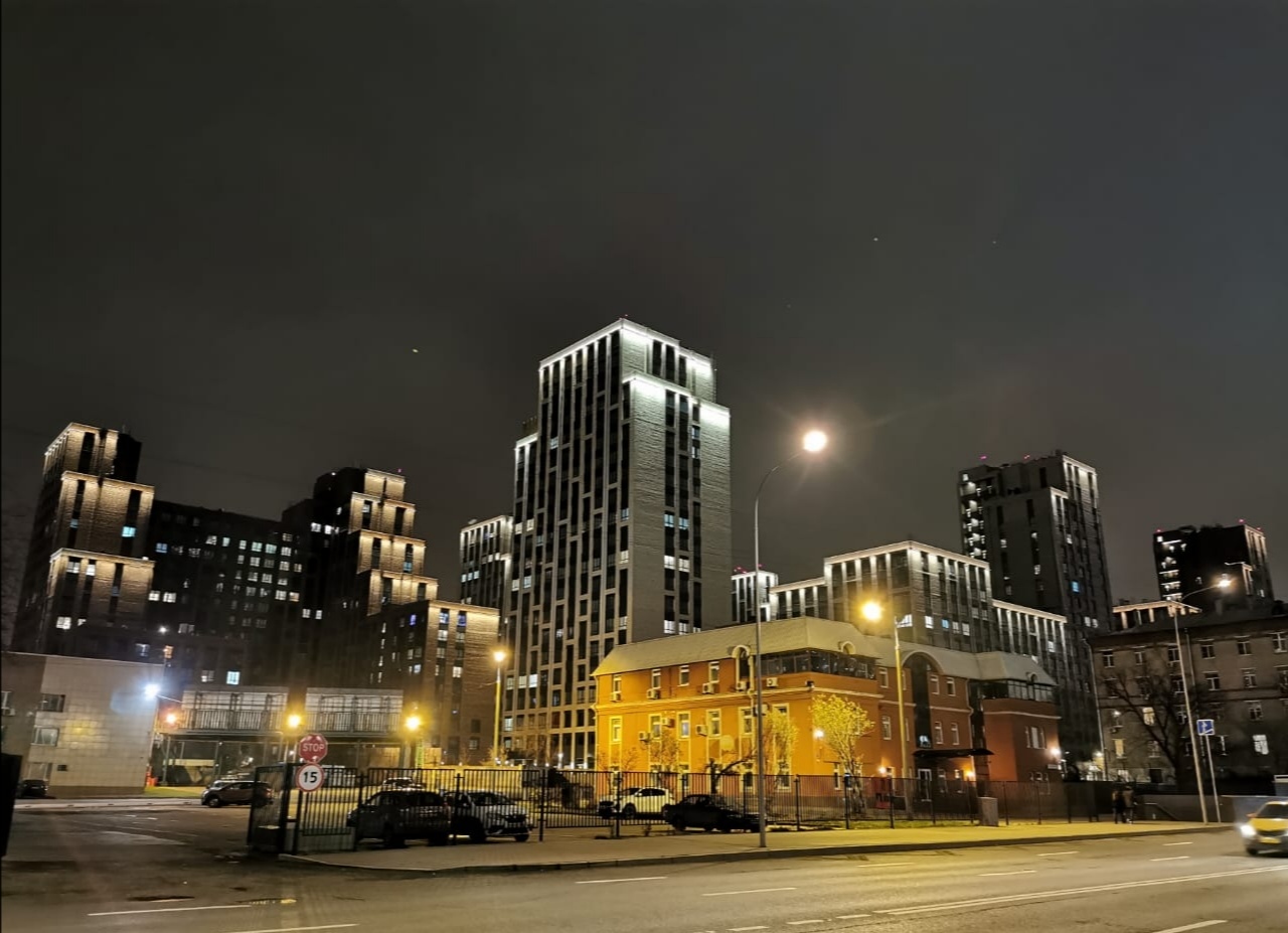 Москва, 1-й Красногвардейский проезд, 12 стр. 2; Мантулинская улица, 9 корп. 5