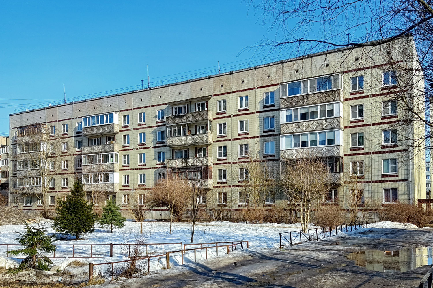 Кировск, Бульвар Партизанской Славы, 14