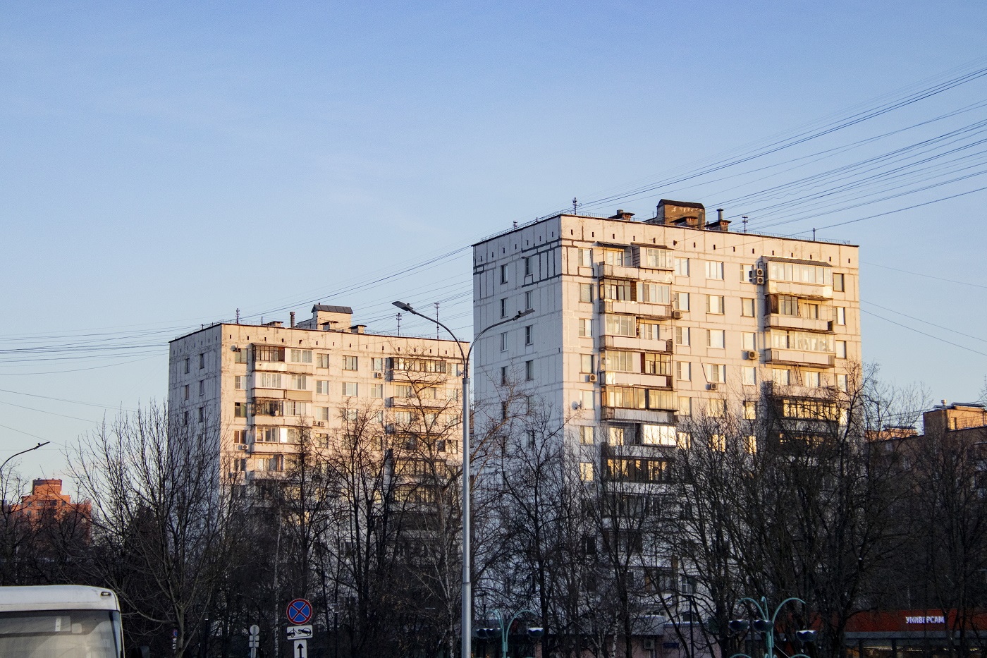 Moskwa, Бульвар Яна Райниса, 19 корп. 1; Бульвар Яна Райниса, 21