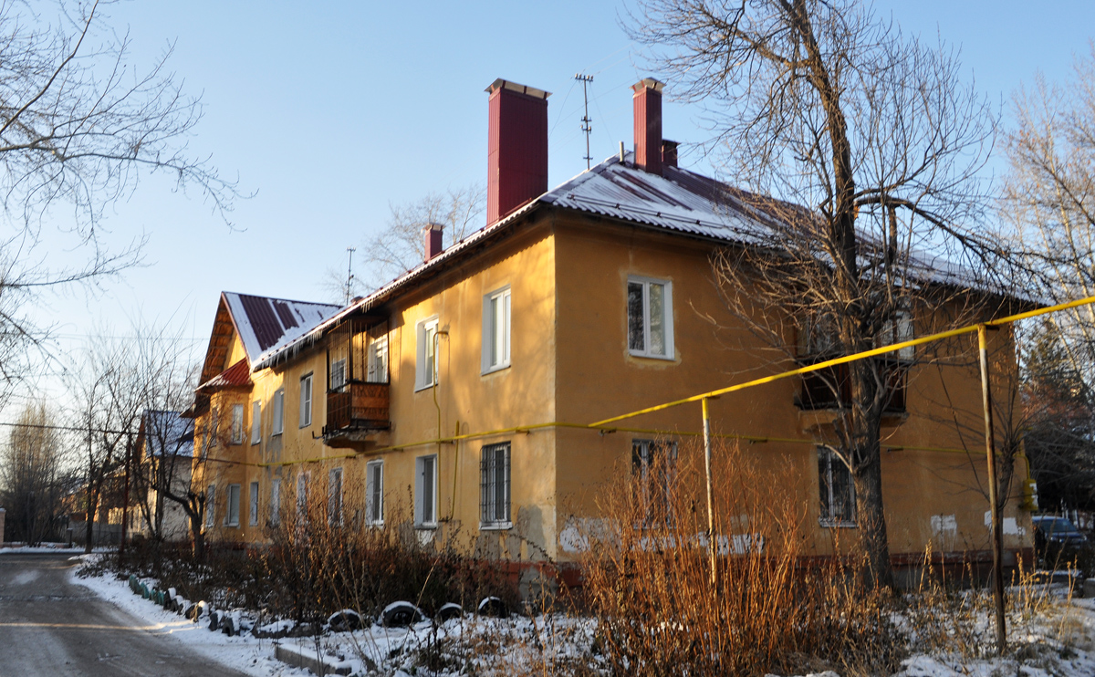 Omsk, Улица Энергетиков, 10 / Комбинатский переулок, 16