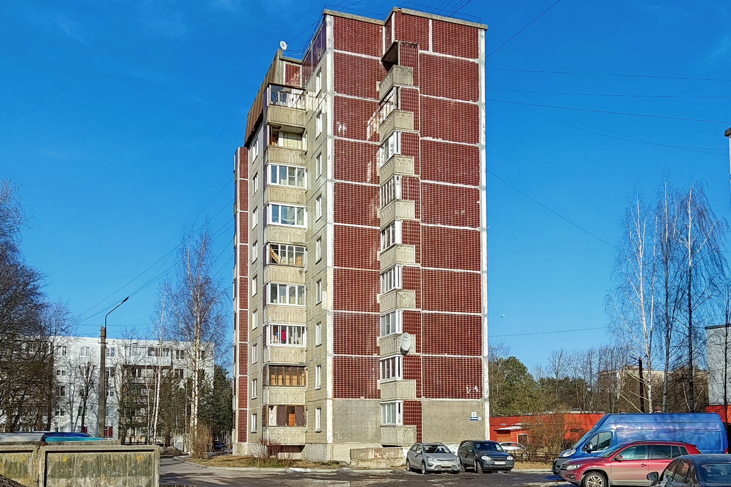 Кировск, Молодёжная улица, 8