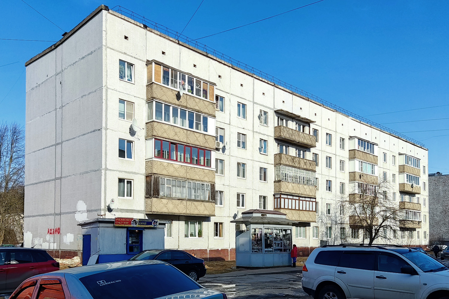 Kirovsk, Молодёжная улица, 12