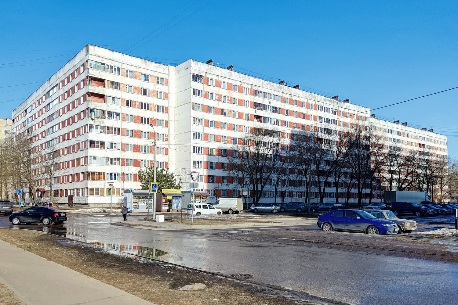 Кировск, Бульвар Партизанской Славы, 6