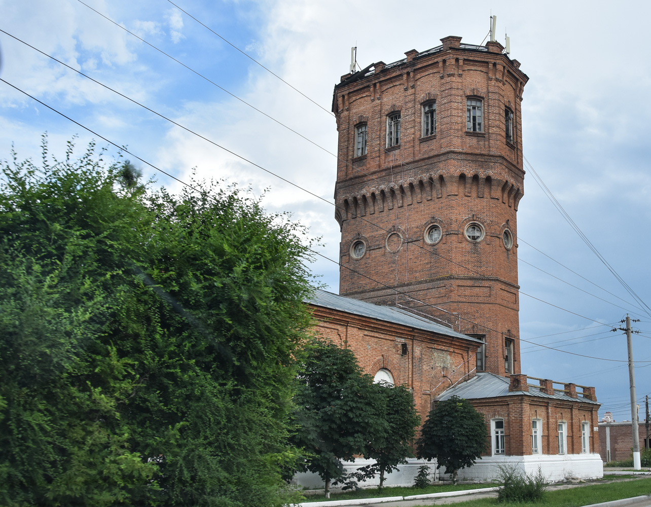 Пугачёв, Революционный проспект, 305