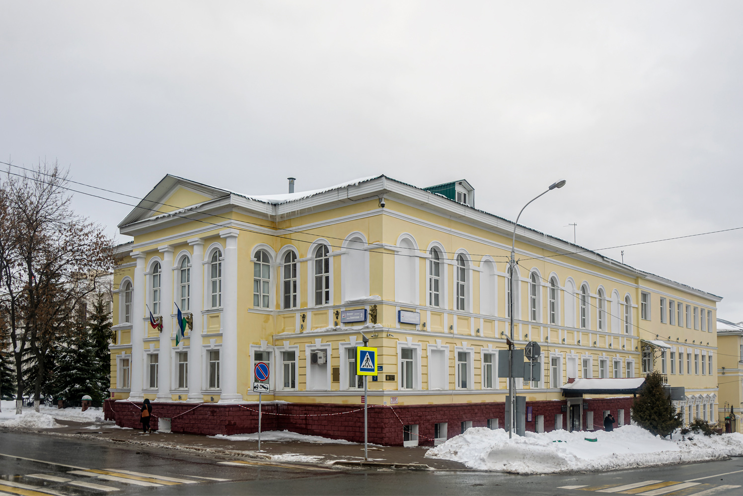 Ufa, Улица Тукаева, 23 / Советская улица, 2
