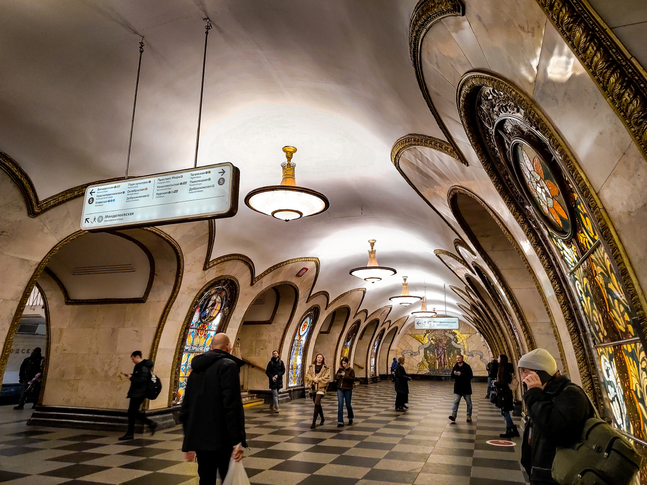 Москва, Кольцевая линия Московского метрополитена, станция метро «Новослободская»