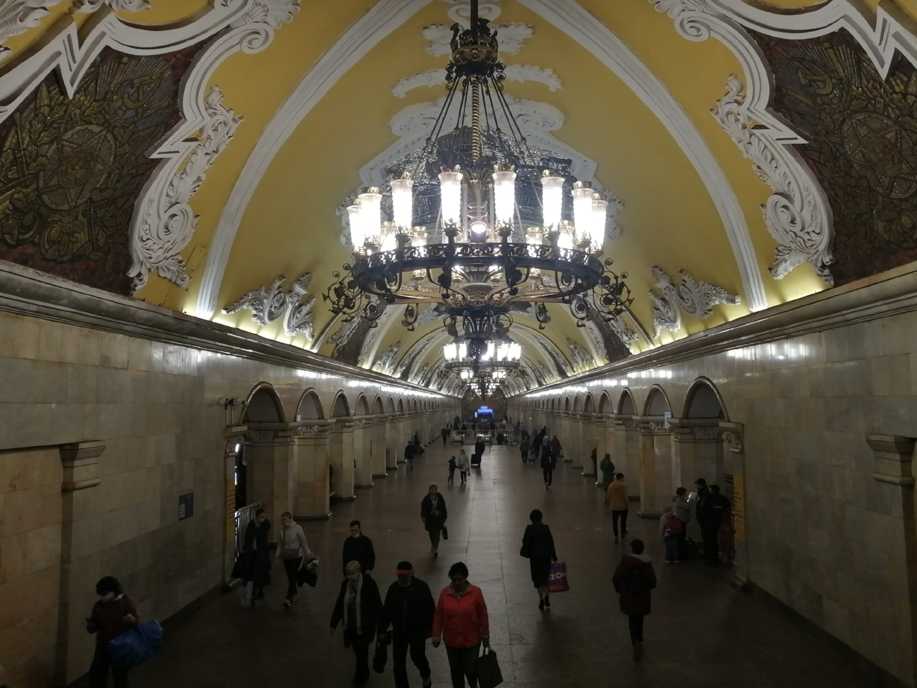 Москва, Кольцевая линия Московского метрополитена, станция метро «Комсомольская»