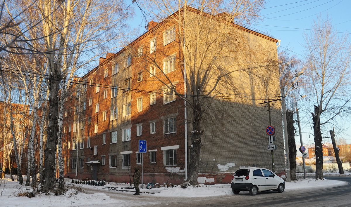 Омск, Улица Карбышева, 42