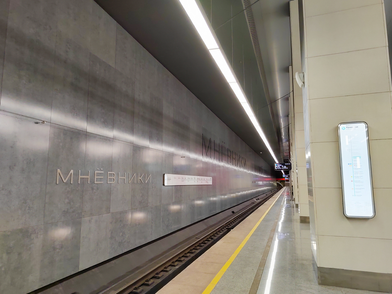 Moscow, Большая Кольцевая линия Московского метрополитена, станция метро «Мнёвники»