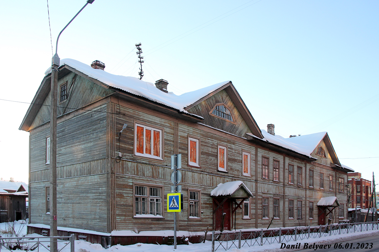 Архангельск, Улица Маяковского, 50 / Беломорская улица, 42