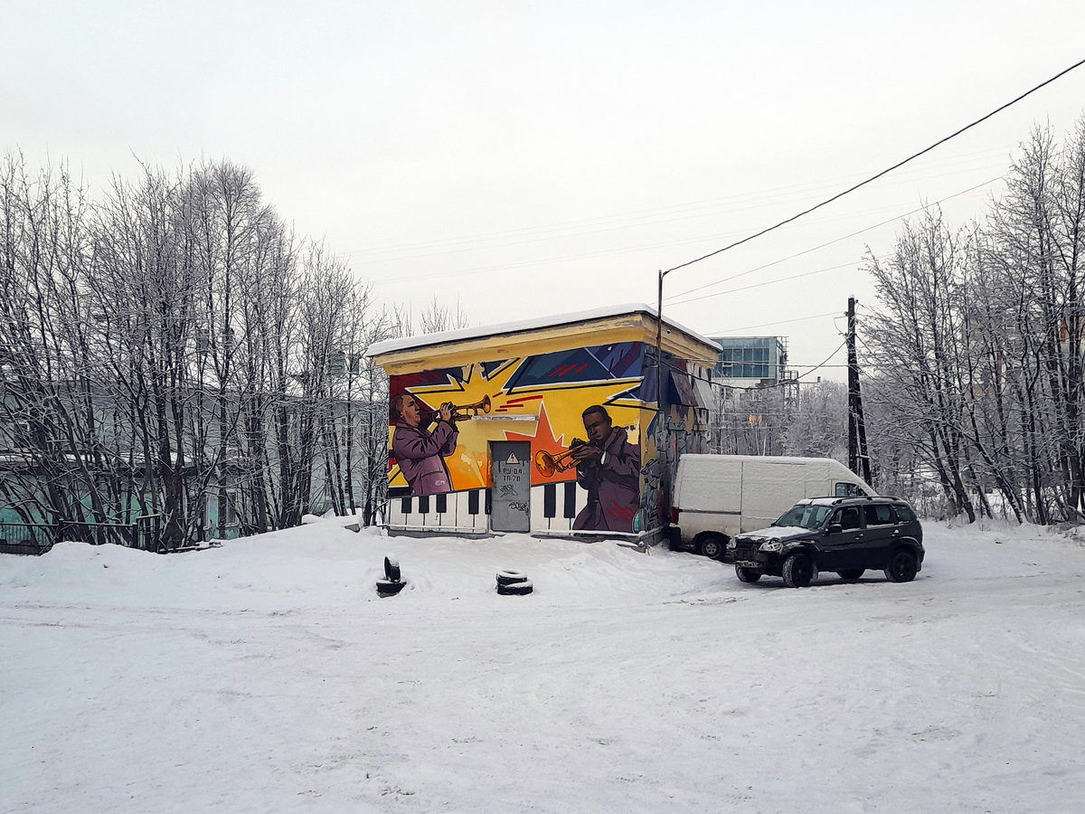 Мурманск, Улица Челюскинцев, 30А*. Монументальное искусство (мозаики, росписи, барельефы, сграфито)