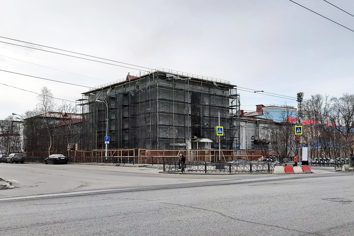 Мурманск, Улица Карла Маркса, 1 / Улица Челюскинцев, 3