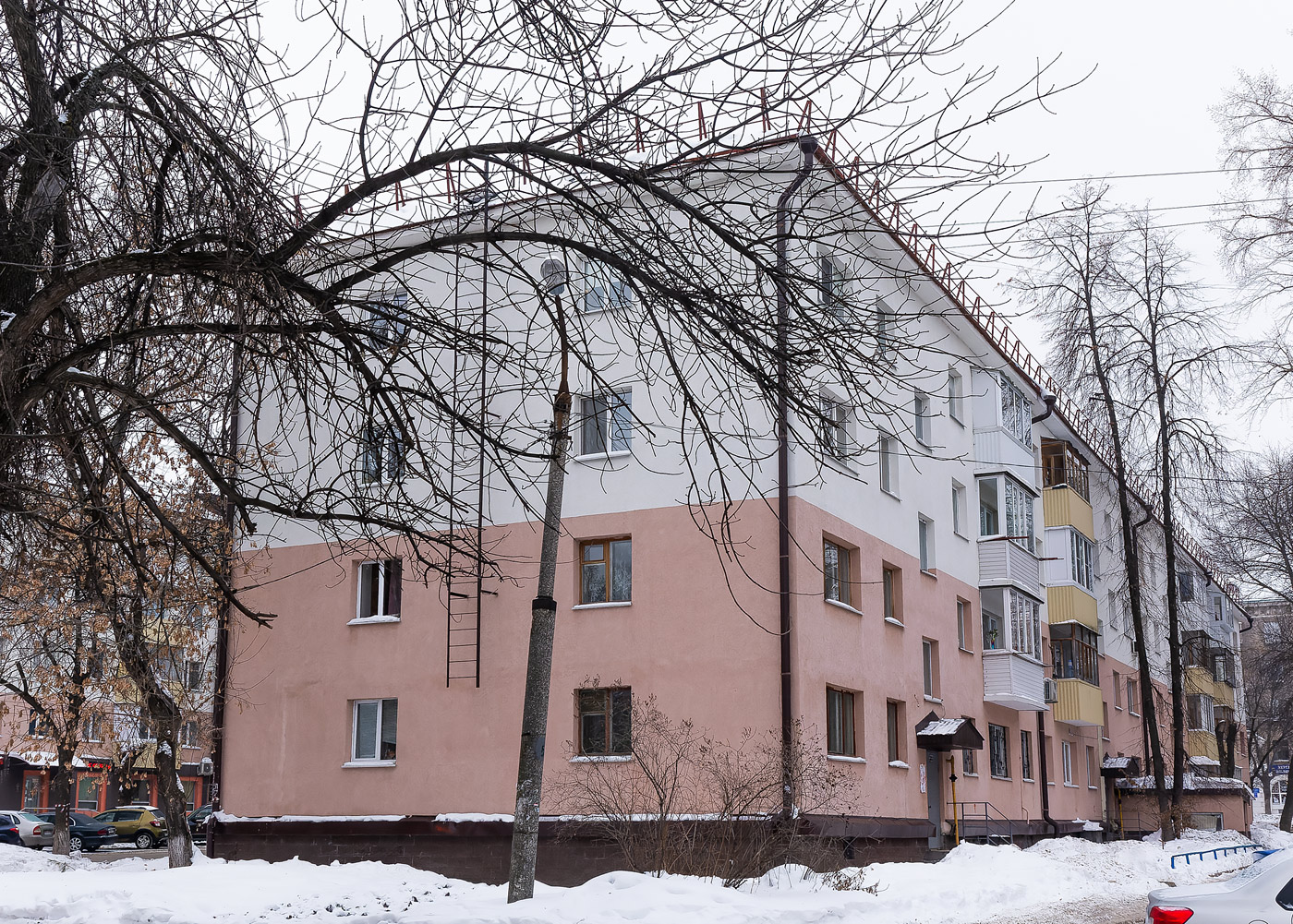 Уфа, Улица Конституции, 8 / Кольцевая улица, 35