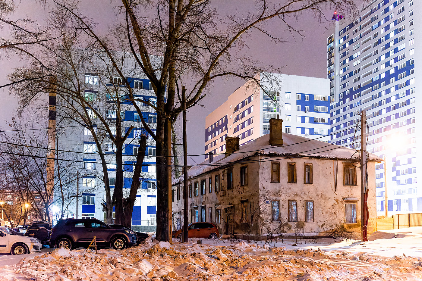 Уфа, Пекинская улица, 27; Улица Ломоносова, 28А
