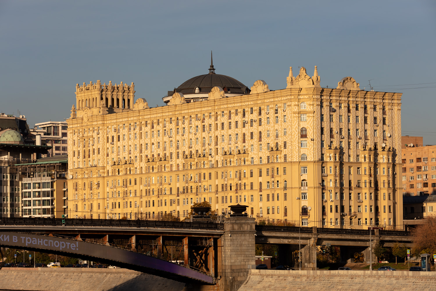 Москва, Смоленская набережная, 5 / Проточный переулок, 13