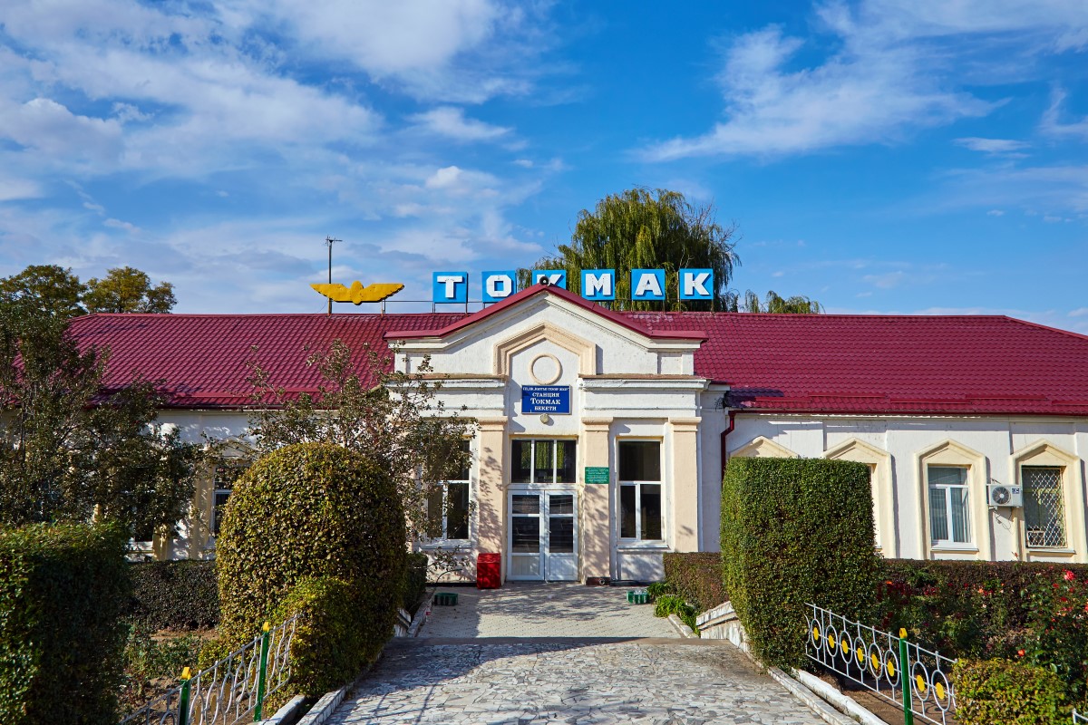 Токмок, Октябрьская улица, 1
