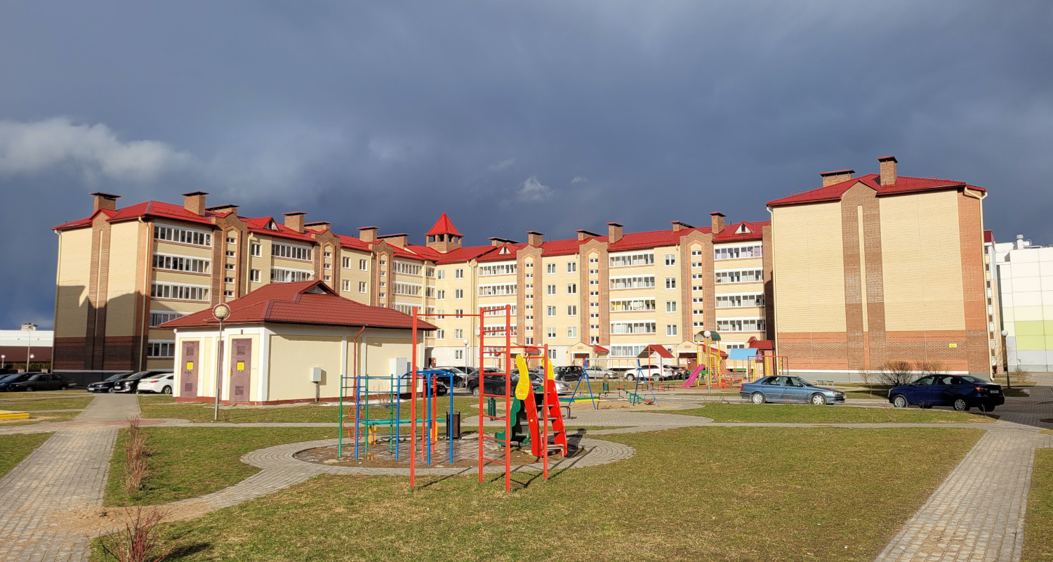 Островец, Аэродромная улица, 16; Аэродромная улица, 10А