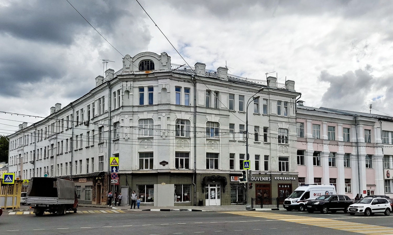 Sergiev Posad, Проспект Красной Армии, 138 / Улица Карла Маркса, 2; Проспект Красной Армии, 136