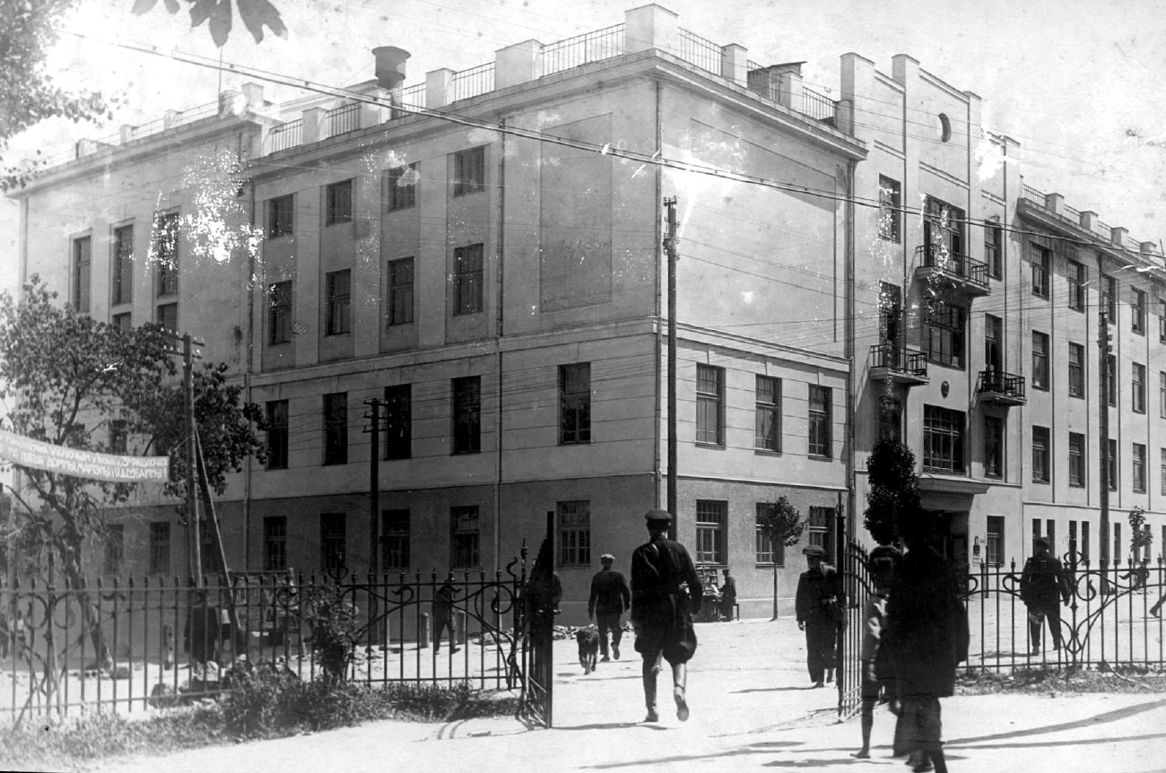 Минск, Красноармейская улица, 7 / Улица Карла Маркса, 66