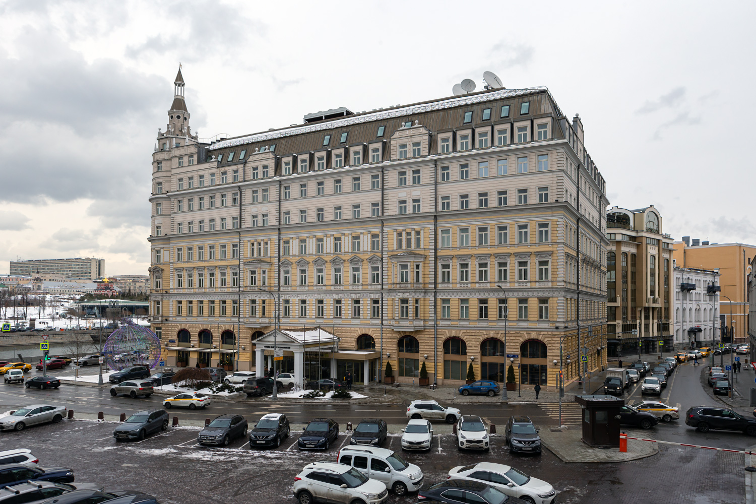 Москва, Улица Балчуг, 1 / Садовническая улица, 1