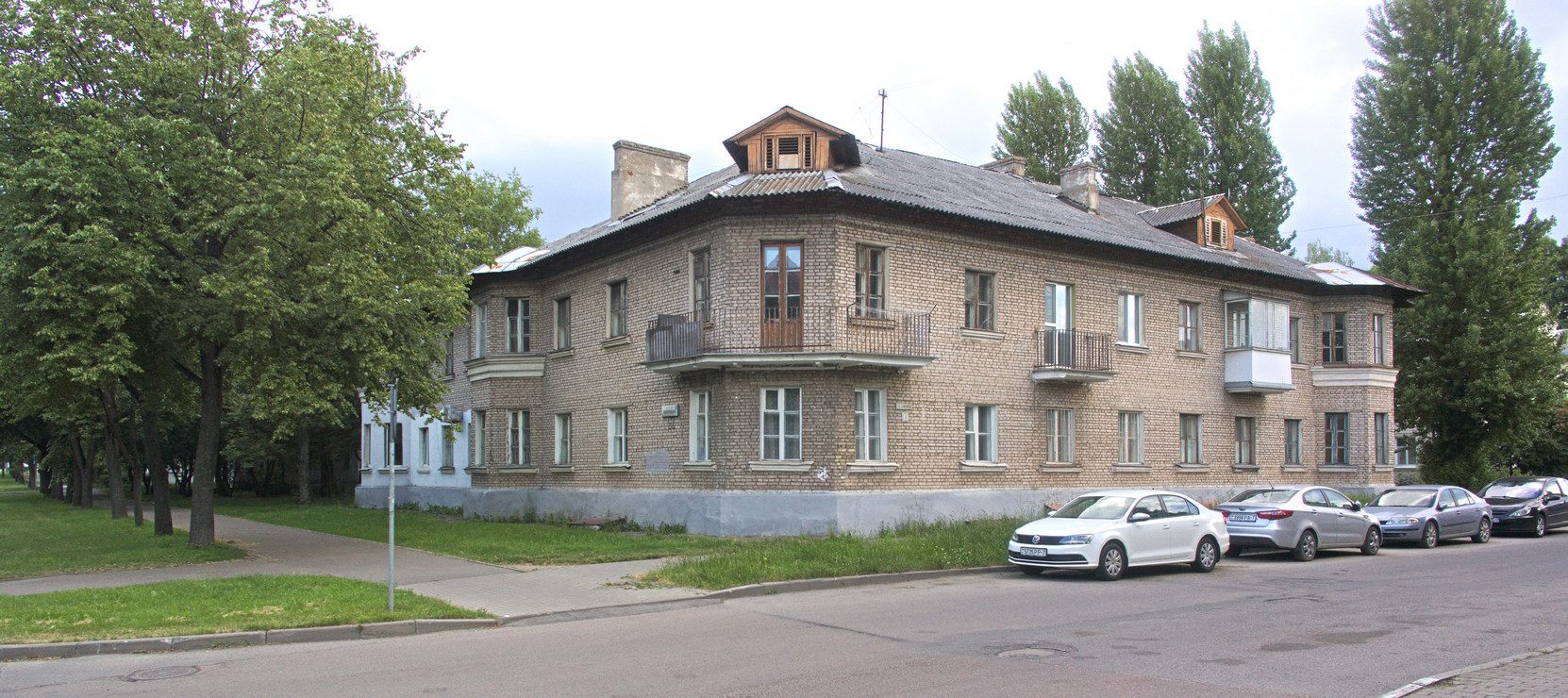 Минск, Волгоградская улица, 82 / Новгородская улица, 1