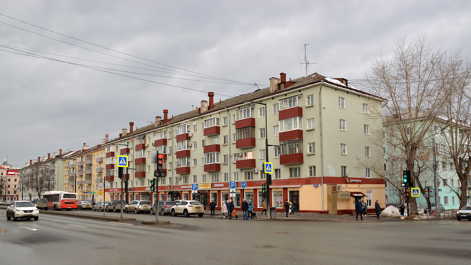 Пермь, Улица Ленина, 75 / Улица Толмачёва, 34; Улица Ленина, 73; Улица Ленина, 71