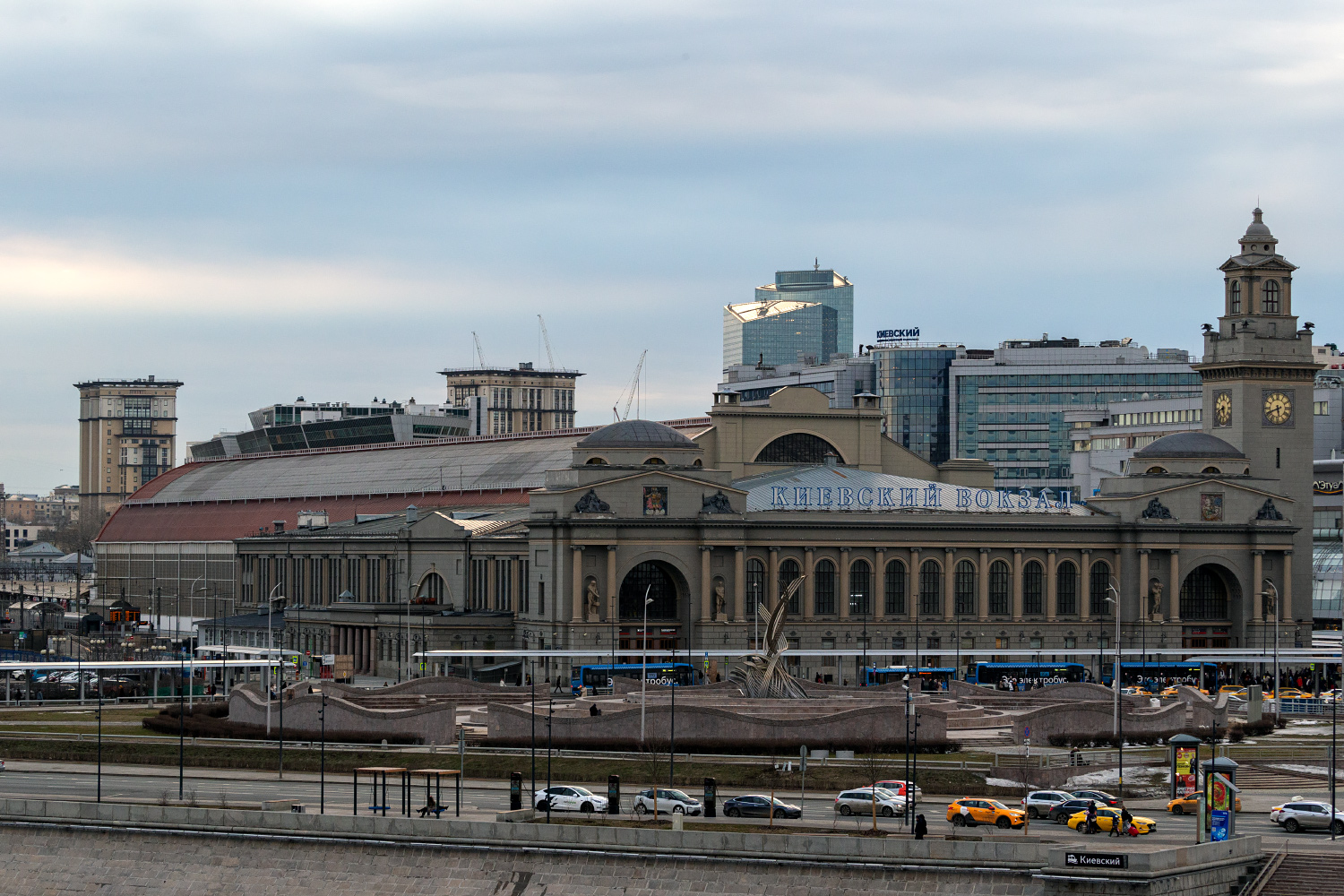 Москва, Площадь Киевского вокзала, 1