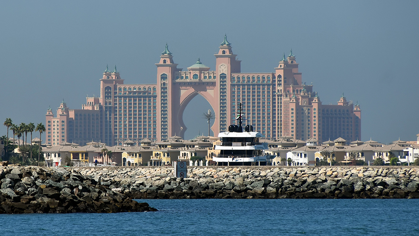 Дубай, Crescent East Street, 3