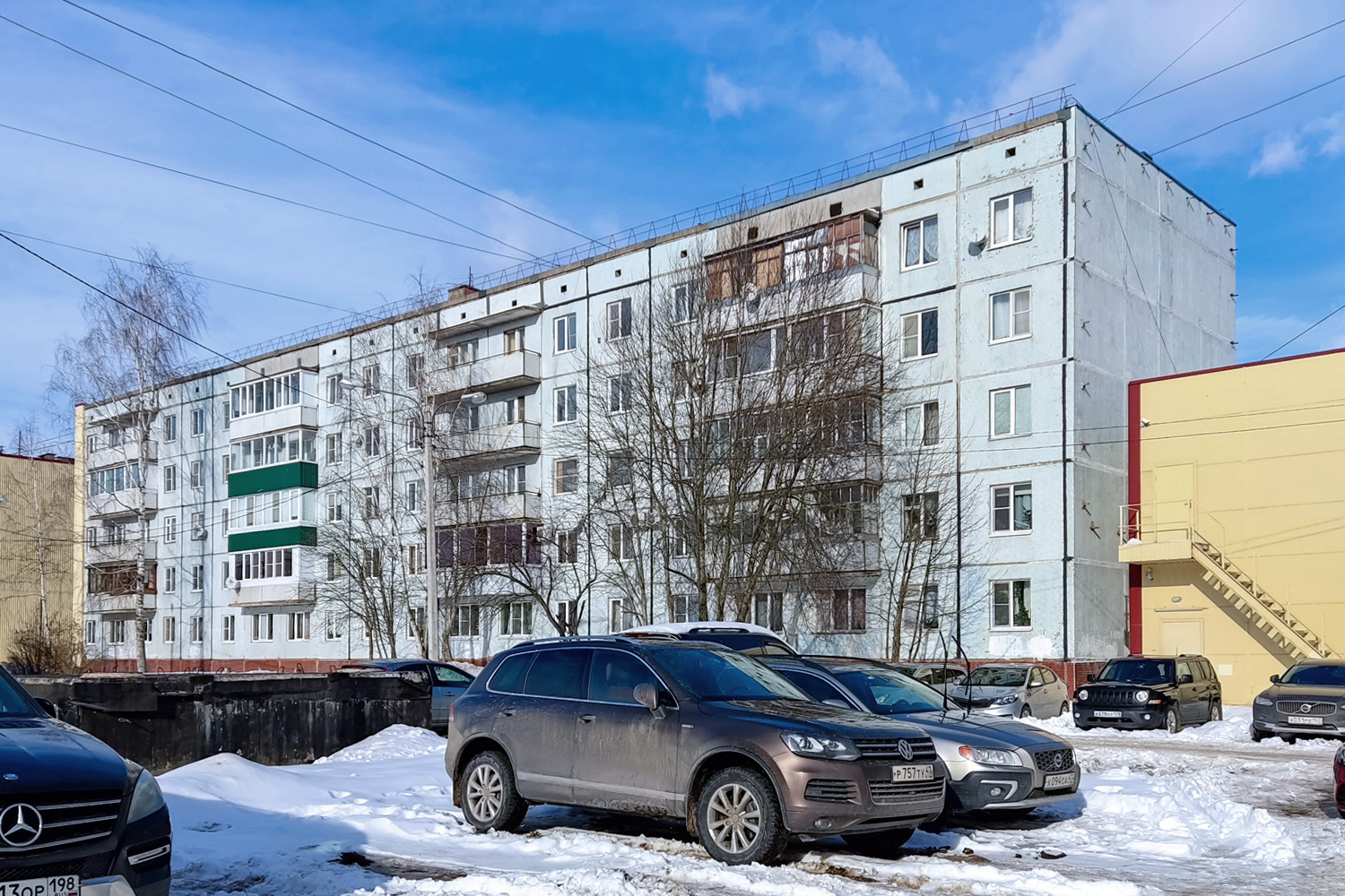 Кириши, Улица Нефтехимиков, 10