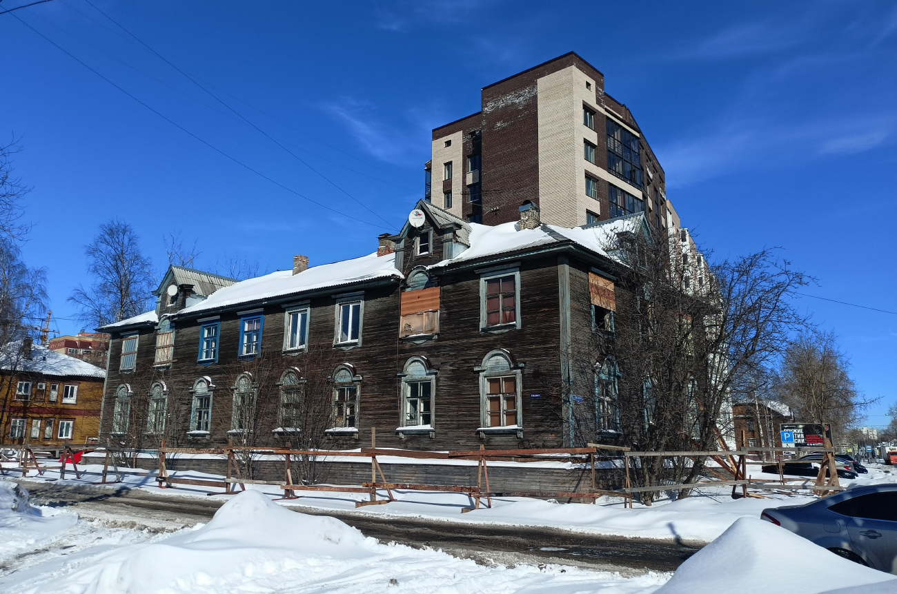 Архангельск, Проспект Советских Космонавтов, 42 / Улица Выучейского, 45