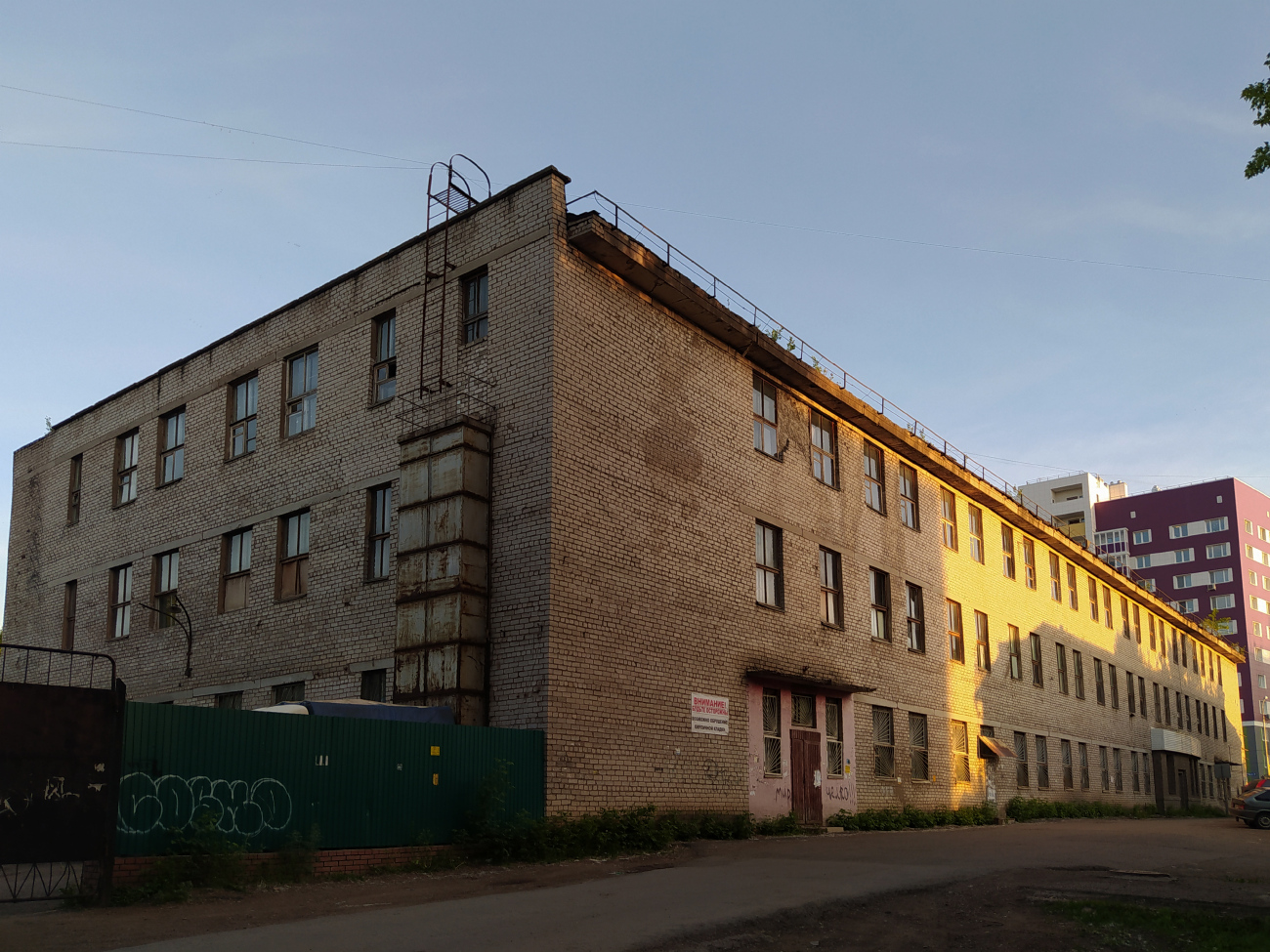 Ufa, Красноводская улица, 18 / Обская улица, 10