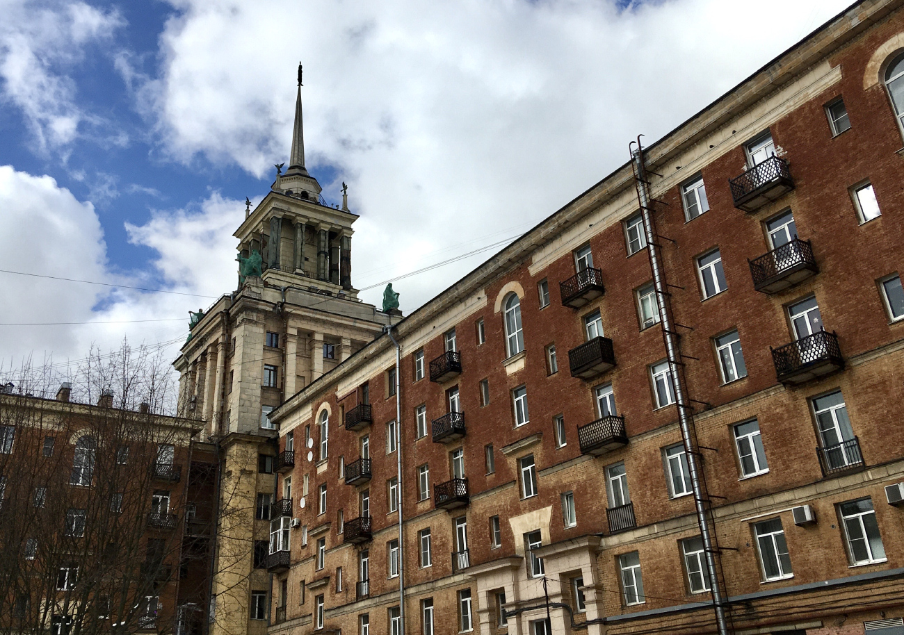 Санкт-Петербург, Московский проспект, 190; Бассейная улица, 41