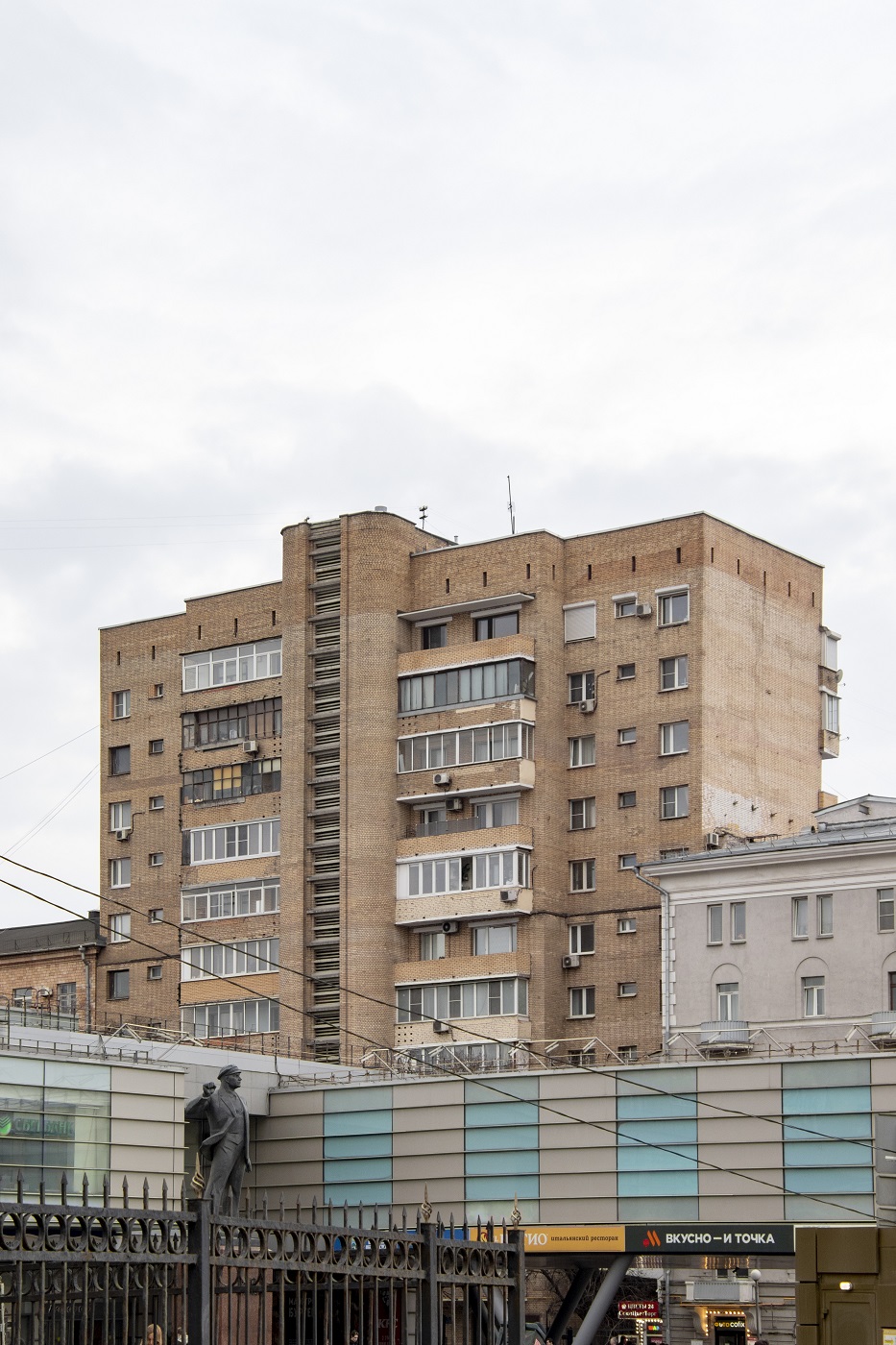 Москва, Улица Черняховского, 2