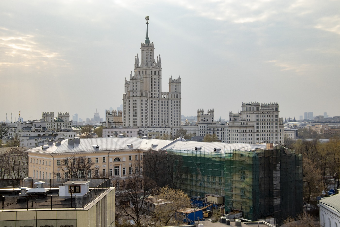 Москва, Яузская улица, 11; Котельническая набережная, 1/15