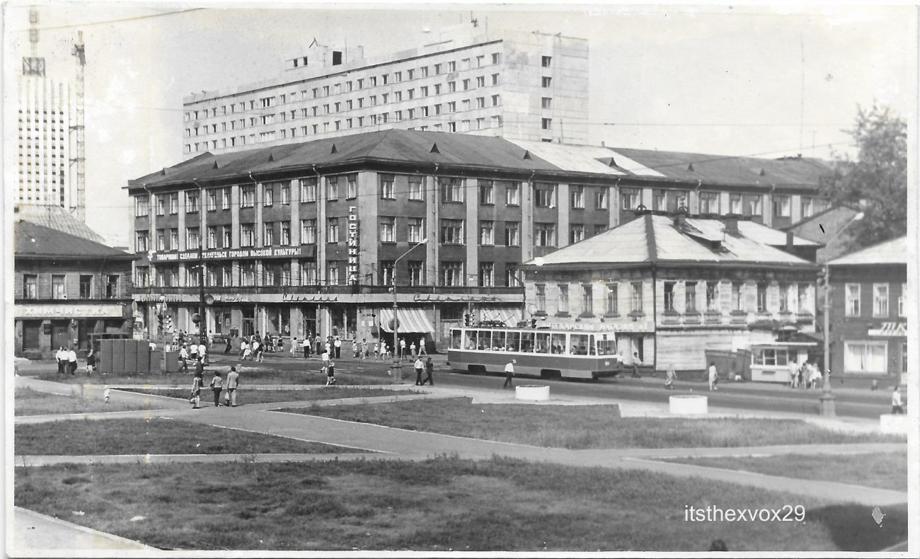 Архангельск, Троицкий проспект, 38 / Поморская улица, 5
