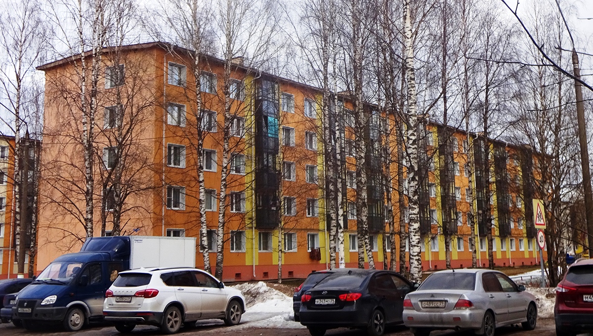 Мирный, Улица Ломоносова, 4