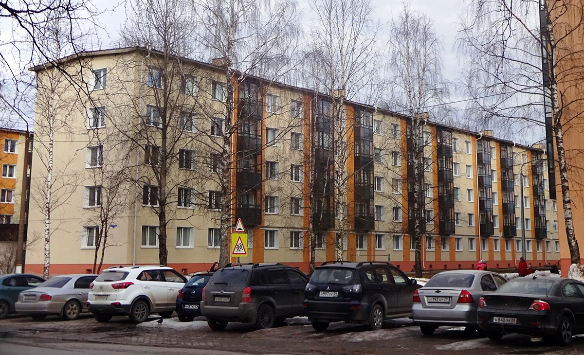 Мирный, Улица Ломоносова, 6