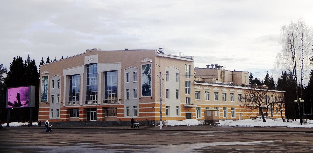 Мирный, Улица Ленина, 22