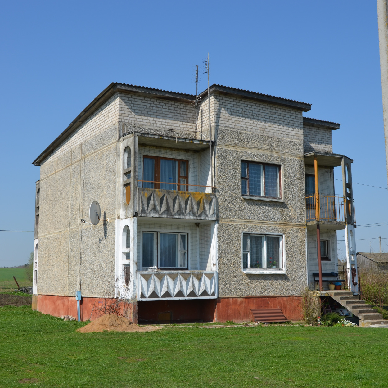 Ворона, Улица Новосёлов, 1