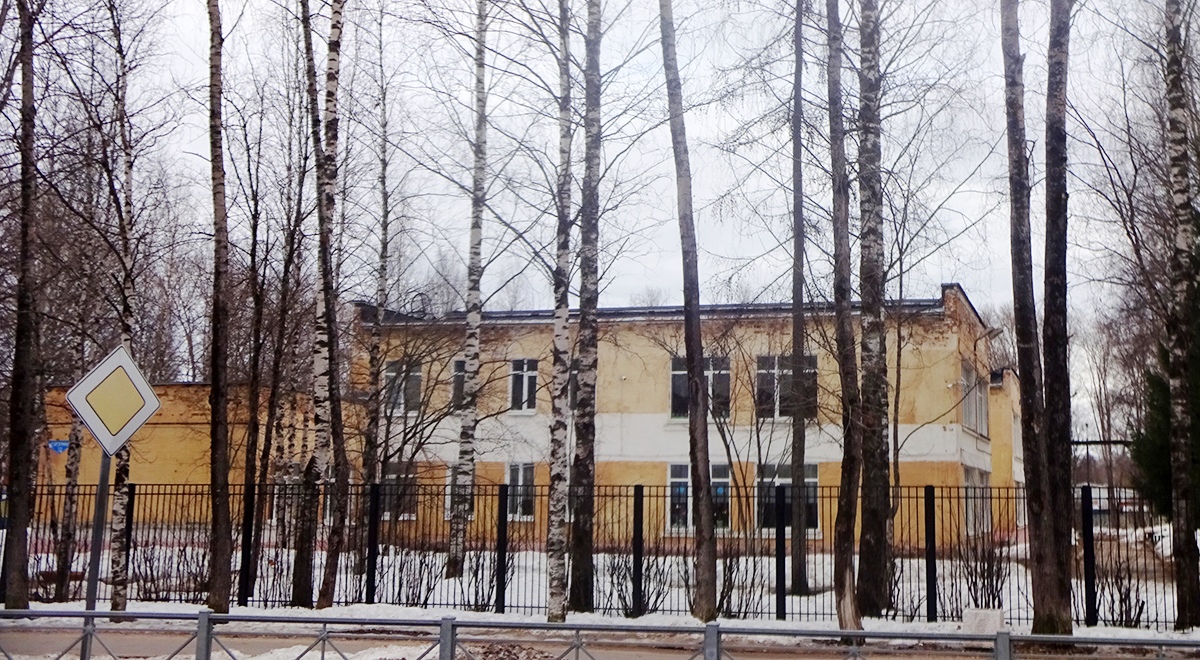 Мирный, Улица Гагарина, 10