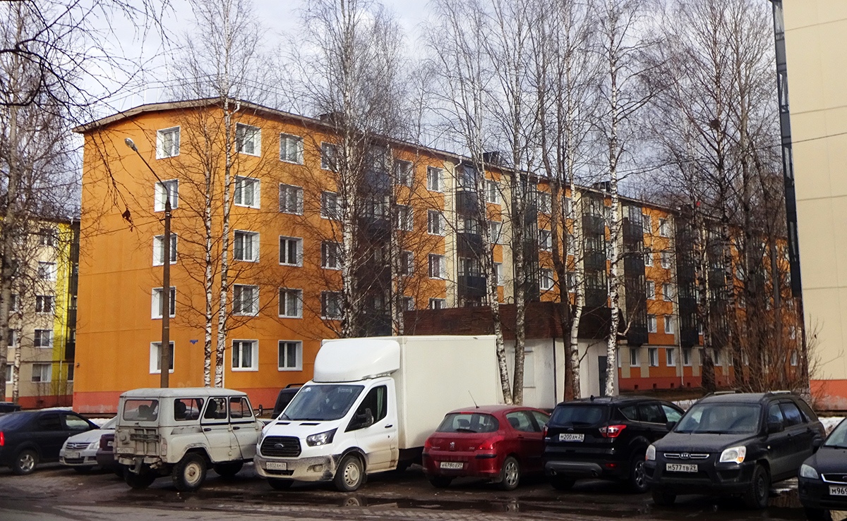Мирный, Улица Ломоносова, 8