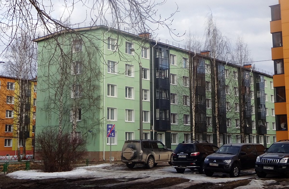 Мирный, Улица Ломоносова, 12
