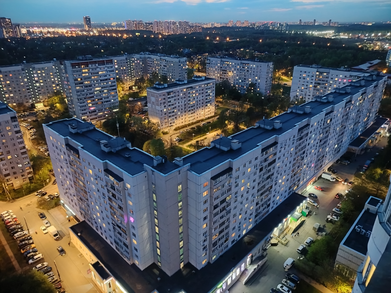 Москва, Абрамцевская улица, 9 корп. 1 (подъезды 1–2, 4–10, 12–13); Абрамцевская улица, 9 корп. 1 (подъезд 11)